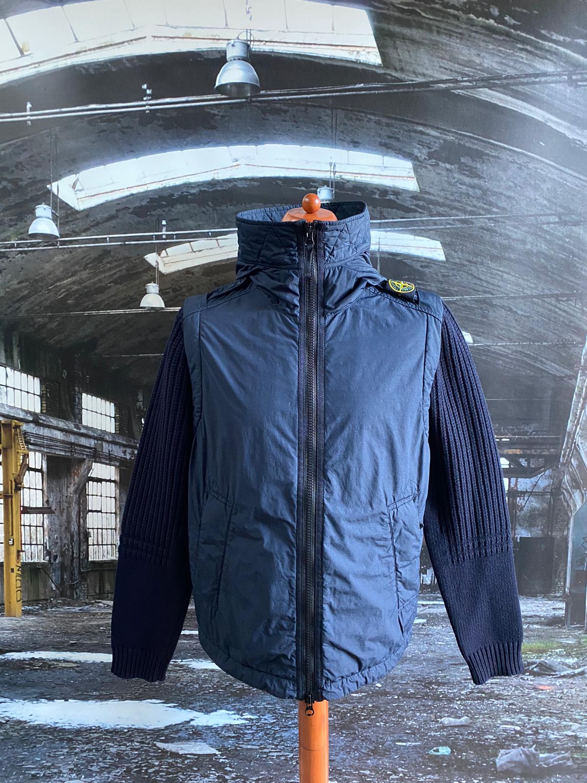 STONE ISLAND NASLAN LIGHT WATRO WITH PRIMALOFT TC JACKET - X Clothing