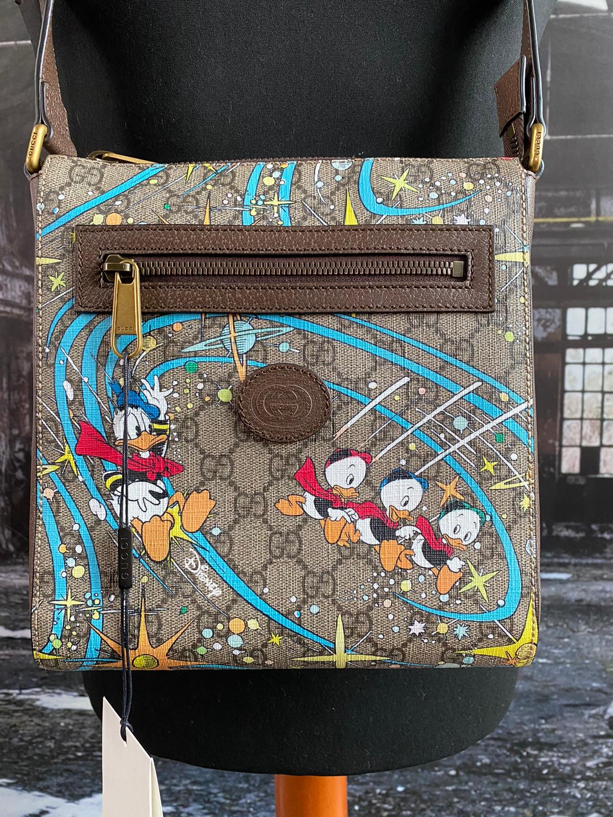 Donald Duck Leather Coin Purse Kiss Lock Purse Wallet Lady Girl Credit Card Bag  Handbag The Key CaseLight Portable : Amazon.co.uk: Fashion