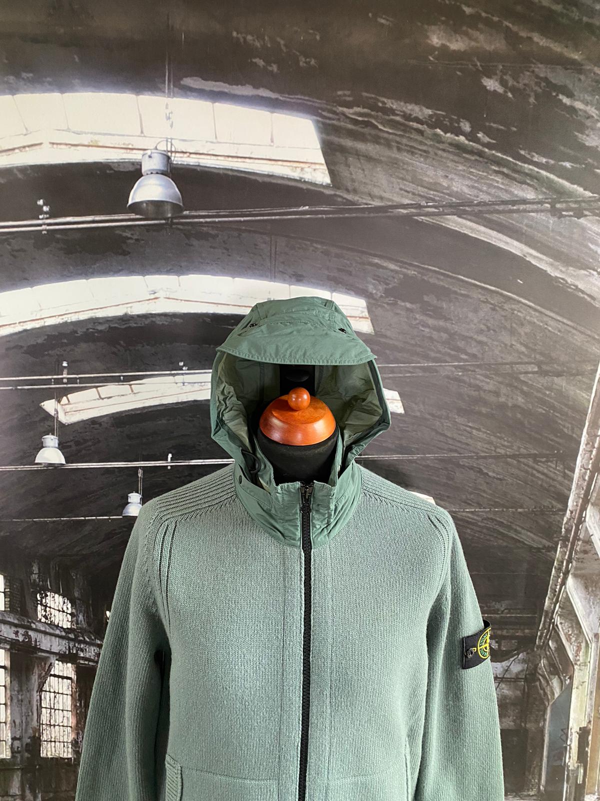 トップス STONE  Lambswool Hooded Cardigan Stone Island Lambswool Hooded Cardigan Black | ONU