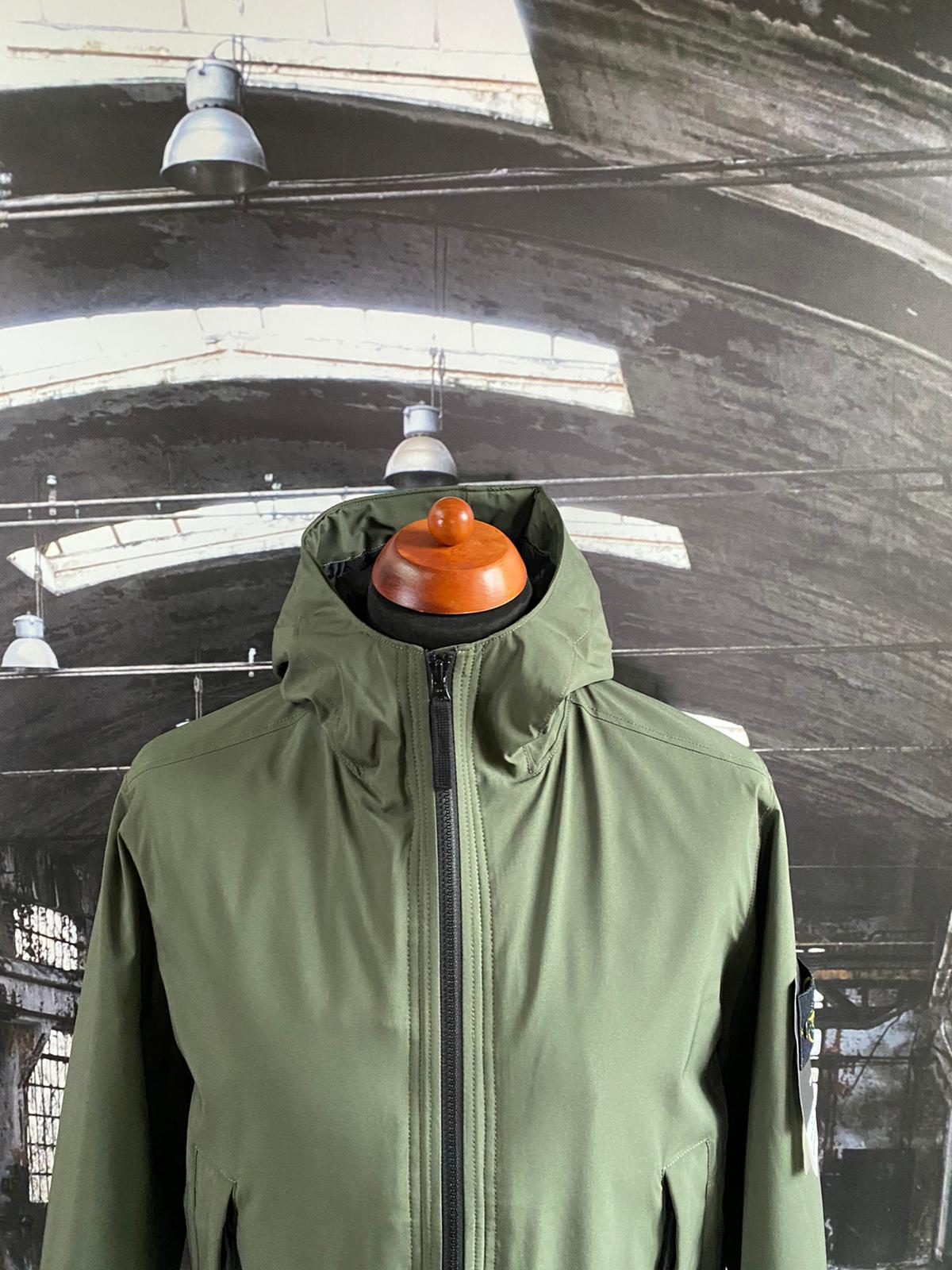 STONE ISLAND SOFT SHELL-R WITH PRIMALOFT INSULATION HOODED JACKET 