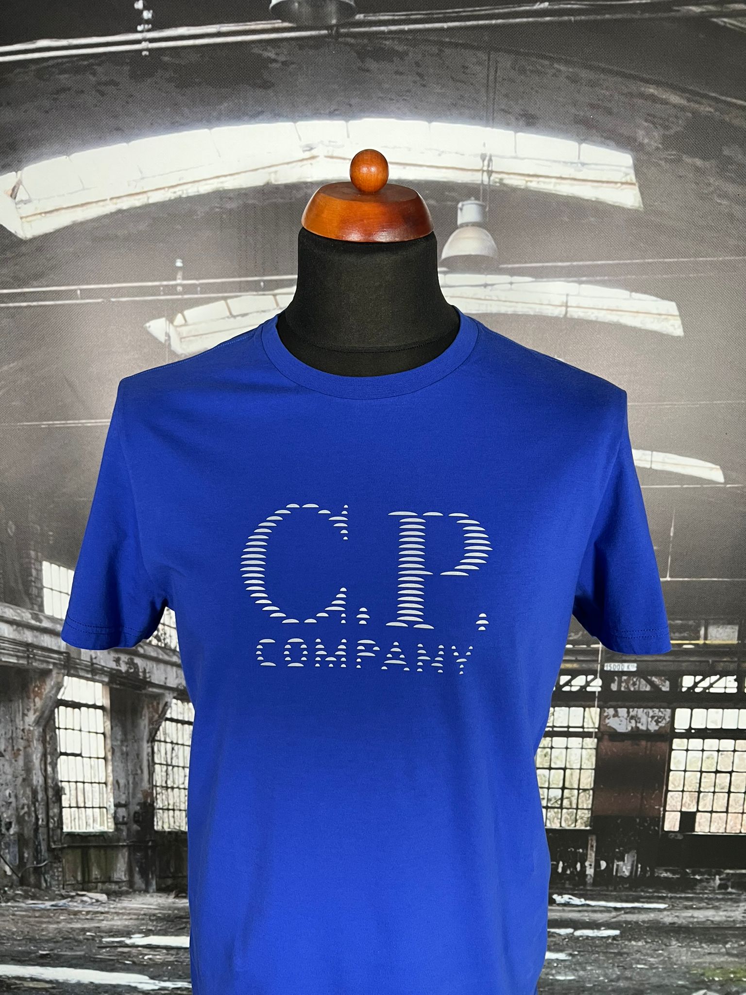 Tシャツ・カットソー C.P. COMPANY Men T-shirt Blue 18CMTS088A006374G 888 Cp Company 30/1 Graphic T Shirt Ink Blue 848 | ONU