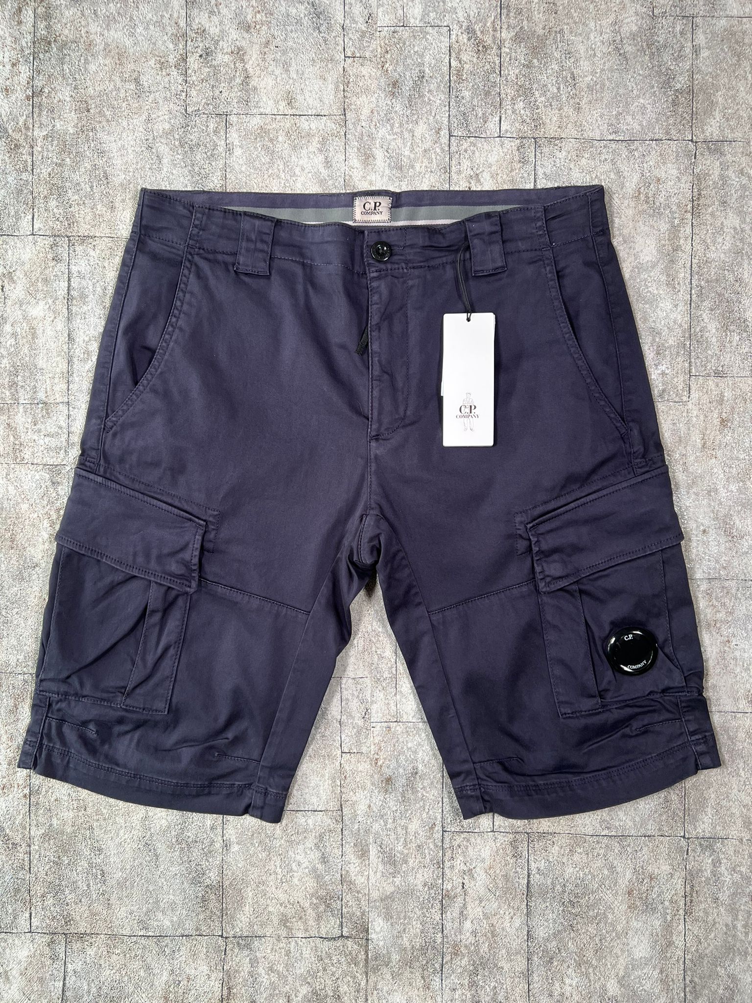 C.P. COMPANY CARGO LENS SHORTS - X Clothing