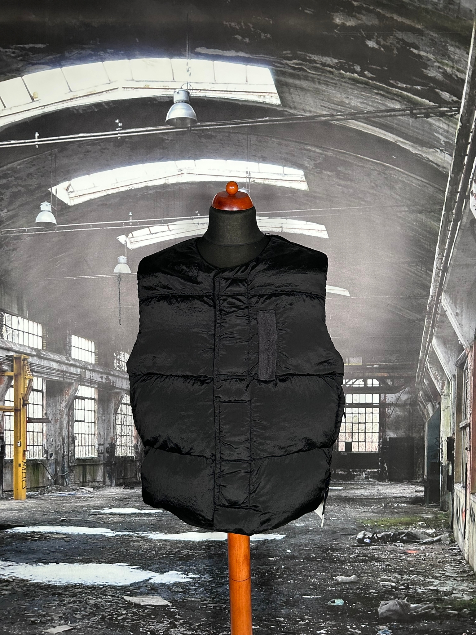 STONE ISLAND NYLON METAL IN ECONYL® REGENERATED NYLON DOWN GILET 